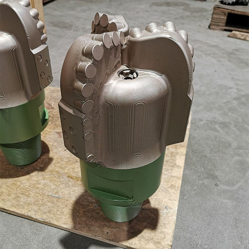 Why Steel Body PDC Drill Bits with 19mm Cutters Are Best for Soft to Medium Formations 8 3/4 inch 222mm steel body PDC drill bit with 3 blades 19mm cutters side view and profile